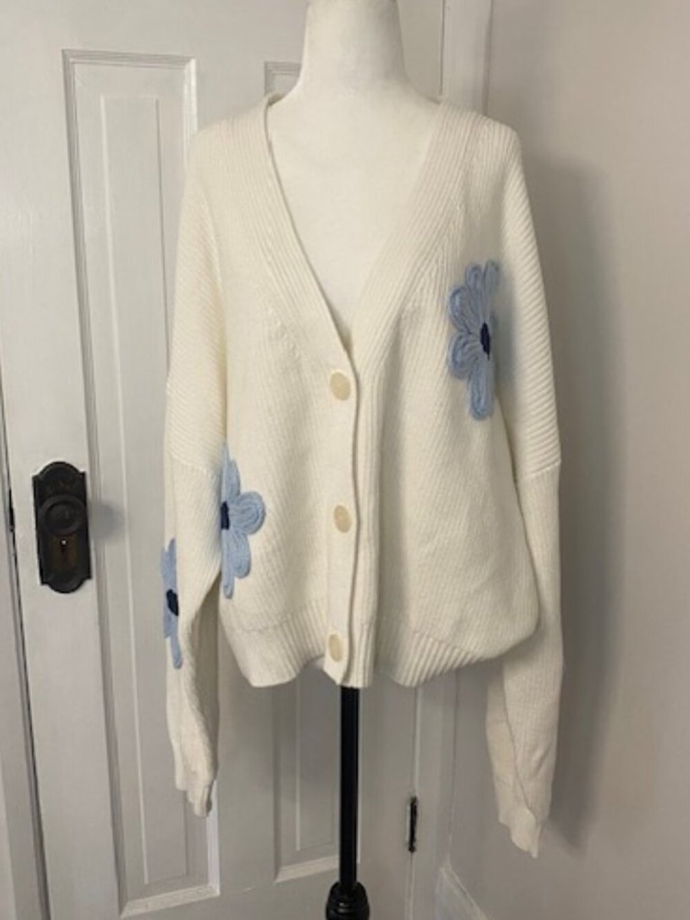 Smash + Tess Cardigan Daisy White & Blue Size 3XL - 4XL NWT! - Picture 3 of 16
